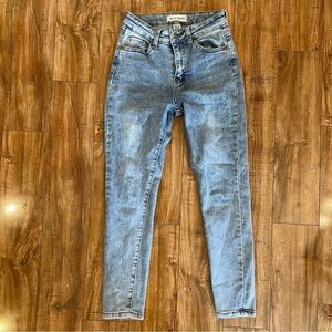 LOVE SOHO Women’s Light Blue High-Waisted Skinny Jeans Size 5